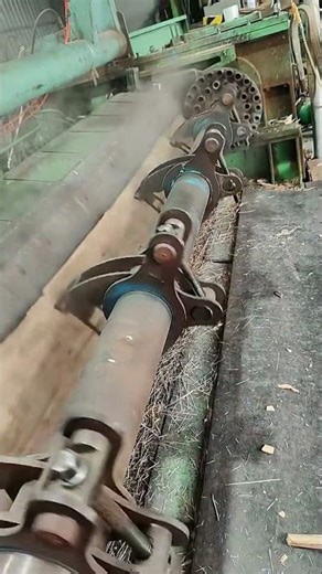 The process of rotary cutting of wood boards- Good tools and machinery make work easy
