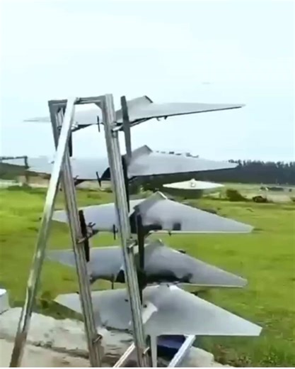 FLY Swarm Flight Control: 1. Breaks the limitations on the number of formations, allowing for free switching between air and ground maneuvers; 2. Supports formation splitting and merging, enabling multi-mission, multi-target aerial combat modes; 3. Continues safe and stable flight even with a ground-to-air link interruption; 4. Built-in advanced swarm formation algorithm ensures safe and smooth swarm flight without onboard computers; 5. Supports manual flight of the lead aircraft (all wingmen au