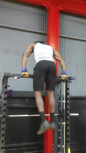 Randomly remembered how I had subluxation on both shoulders on separate occasions last year while trying to perfect my muscle-ups 😭😂 Eventually paid off #muscleup #gymtok #calisthenics