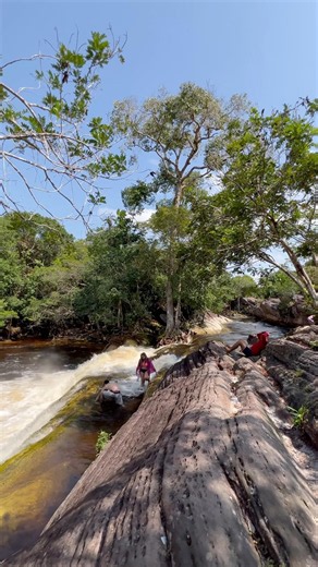 Tudo por uma Foto na cachoeira.