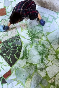 2.1M views · 20K reactions | Broken Tiles to Colorful Floor Magic #TileMakeover #ColorfulFloor #BrokenTilesArt #CraftyMagic #TileCrafting #CreativeFloorDesign #TileWonder #FromTrashToArt #TileArtistry #FloorTransformation | Fatafatnews | Facebook