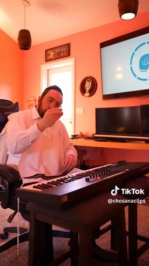 @Abisel Status - אַבּיסל סטעטוס @abisel fans @Ari Samet #viral #viralvideo #fyp #newsong #newcd #crazy #singing #staytuned #studio #2024 #commingout #remix #keyboard