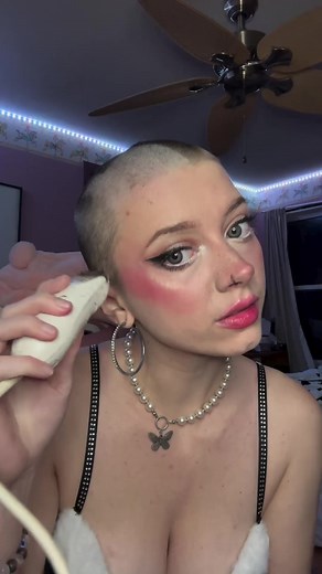 FRESH CLEAN ZERO BUZZ!!! Video By @Binxybald 😍💯🖤 #BuzzCutFeed #BuzzCut #BuzzCuts #BuzzCutGirl #BuzzCutGirls #GirlsWithBuzzCuts #ShavedHead #GirlsWithShavedHeads #RubbingTheBuzz #ZeroBuzz #BuzzedBeauty #BaldGirl #BaldGirls #BuzzCutWomen