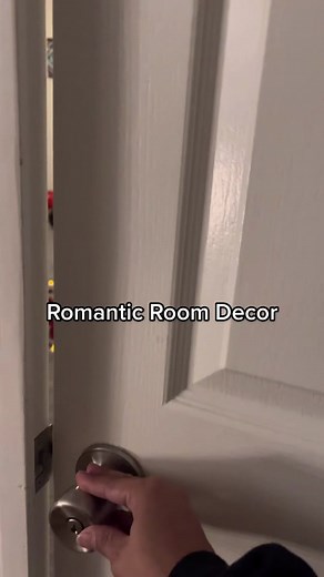 Red and Black Romantic Room Decor Ideas