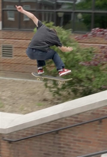 🏛️ Yoshi Tanenbaum went berserk in James Park’s “Paradox of Praxis” 📹 Now playing on our site 📡 #Thrasher #skateboarding #skateanddestroy