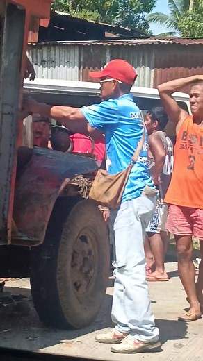 ATM Accident nga nahitabo dre sa Brgy. Balagatasa, Maigo Lanao del Norte, SUV Van VS Old Car (komong-komong?).. #highlighteveryone | Khyle Amyr Tawantawan