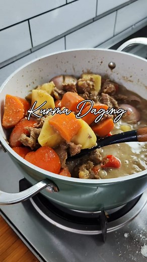 42K views · 504 reactions | Kurma Daging resepi mak saya. Simple je jenis kurma light light tapi sedap sangat makan pulak dengan sambal belacan. Resepi kat komen. | Resepi Eny Abdullah | Facebook
