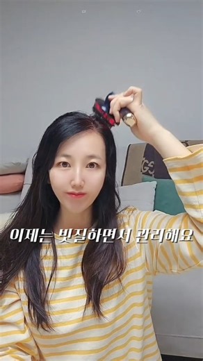 😍 겔뱅이 on Instagram: "#광고 두피가 뻐근하거나 머리카락 빠짐이 신경 쓰일 때 이렇게 관리해주니까 확실히 다르더라고요. Bamifun 전동 두피 마사지기는 고주파 미진 마사지에 3단 파워 조절로 두피 컨디션에 맞게 사용 가능하고, 촘촘한 둥근 빗살이라 자극 없이 부드럽게 마사지돼요. 186개의 원호 빗살과 4개의 액체 전도살로 마사지와 영양 케어를 동시에 할 수 있고, 앰플을 직접 넣어서 골고루 분사되는 것도 편했어요. 고화질 LED 디스플레이로 모드랑 단계가 한눈에 보여서 사용도 쉬운 편! ✔ 레드 LED : 영양 모드로 두피 환경 밸런스 케어 ✔ 블루 LED : 모낭 활력 보충 & 탈모 완화 도움 ✔ 레드+블루 : 통합 케어 모드 집에서 하는 두피 테라피, 이제는 선택이 아니라 필수인 것 같아요. 할인코드:PRUWEC5L3CXRLN6VLUSQ #Bamifun #두피마사지기 #전동두피마사지기 #고주파마사지 탈모관리 두피케어 모발관리 LED두피관리 홈두피케어 VQCM