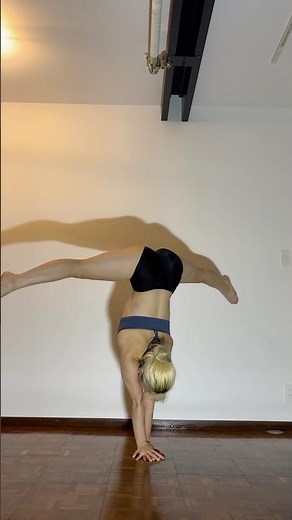 Knotted #rickmethod #acrobatics #倒立 #handbalancing #training #stretch