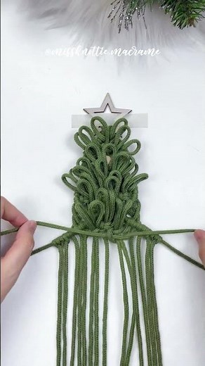 Macrame Fringe Christmas Tree #diybeginnermacrame #macramechristmas #diychristmastree
