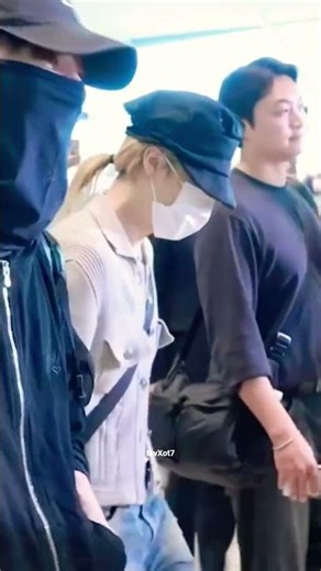 bts Jungkook dance in airport 🥰🫰🏻// #bts #jungkook #dance #방탄소년단 #btsarmy #shorts #viral
