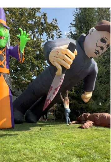 Hilarious Halloween Inflatables: Couple's Comedy Reaction