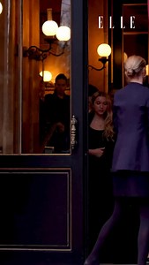 La familia Beckham reaparece unida en Paris Fashion Week, sin Brooklyn. Tras las polémicas declaraciones de Brooklyn Beckham sobre sus problemas familiares con el exfutbolista y la diseñadora, el resto del clan Beckham ha querido proyectar una imagen de unidad en París para apoyar a Romeo durante su debut como modelo en la pasarela de Willy Chavarria. Sin duda, un momento que no ha pasado desapercibido entre los fans. 🎥: Getty #beckham #parisfashionweek | ELLE España