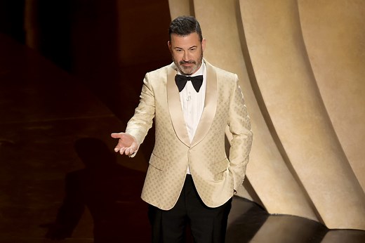 Oscars host Jimmy Kimmel made a cringeworthy quip about the pronunciation of Irish actor Cillian Murphy before making an awkward joke about his Oppenheimer co-star Robert Downey Jr and viewers were not impressed! 📹 Clip courtesy A.M.P.A.S 2024 #dailymirror #oscars #oscars2024 #jimmykimmel #cillianmurphy #robertdowneyjr #rdj #oppenheimer | Mirror Celebrity News