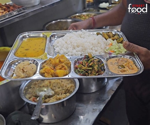 Odisha Kitchen Veg and Nonveg Thali Only Rs. 90/- | Street Food India #StreetFoodIndia #BhubaneswarFood #VegThali #NonVegThali #Rs.90Meal #BudgetFoodIndia #IndianStreetFood #TheStreetFoodShow #CheapEatsIndia #FoodVlogIndia 🏪 Shop Name: Odisha kitchen veg and non veg 📍 Location: Unit 3 kharbal Nagar Bhubaneswar Odisha 751001 💸 Price: 90 up to 220 🕑 Timing: 12.to 3.50 pm 🌍 Google Map: https://maps.app.goo.gl/eSFRsjVFN1kZaYj39 | Street food show
