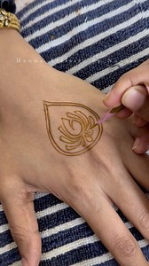 🪷themed mandala for bride’s sister in law. Instagram https://www.instagram.com/reel/DDmzLvTye_I/?igsh=MTFydWsxMHllbXE2ag== | Henna Artistry By Nowrin