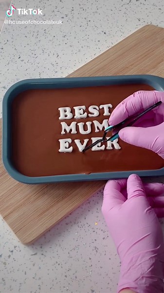 So sweet 🥰 #mothersday #chocolateslab #mum #mothersdaygift #trending #viral #fyp #foryou #watchememake #explorepage #closeyourrings #newmusic #food