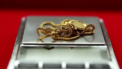 How to Turn Gold Jewelry Into Cash During Historic Prices
