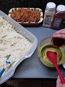 115K views · 1.4K shares | EXCELLENT MASA : ONE GALLON OF WATER, ONE BAG OF MASA HARINA (MIX USING A MIXER) DISSOLVE into 4 cups of Oil 1/3 cup OF SALT, GARLIC POWDER, and CHILI POWDER. Add spice to Masa and Mix. Then add 1/3 BAKING POWDER. Mix for 5 minutes until fluffy. Let masa rest for 10 minutes....More Videos at www.tamalespreader.com | Mas Tamales Masa Spreader | Facebook
