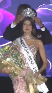 19K views · 193 reactions | Yanina Lucas representará a Uruguay en "Miss Universo" 2024  Yanina Lucas (28 años), representante de Lavalleja fue elegida anoche "Miss Universo Uruguay". Es Licenciada en computación y modelo; actualmente se dedica al desarrollo de software @yanilucas_ #latinqueen LATÍN QUEEN | LATÍN QUEEN | Facebook