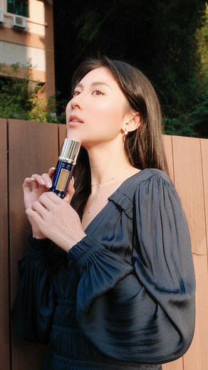 Tina Wong on Instagram: "Almost late for brunch with my bestie…😮‍💨 No stress though when I’ve got @laprairie New Skin Caviar Liquid Lift, the ultimate lifting serum is my lifesaver! In just 15 mins💫 it transformed my look with an instant lift so obvious I even showed up early looking fabulous and ready to embrace the day😌 All you need to do is just lift and go get yours now and unleash the magic!✨ Learn more: https://bit.ly/4grzDxc #LAPRAIRIE #SKINCAVIAR #SKINCAVIARLIQUIDLIFT #LIFTIN15 #LAPR