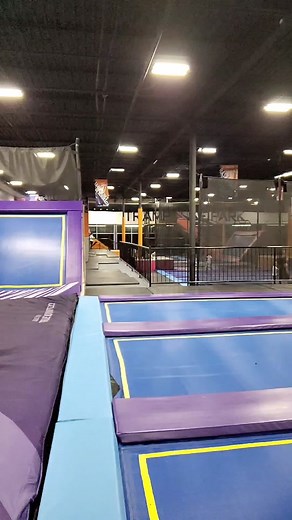 Making a small tutorial for different types of front flips and half twists 🌟 #gymnastics #gymnast #frontflip #tutorial #trampoline