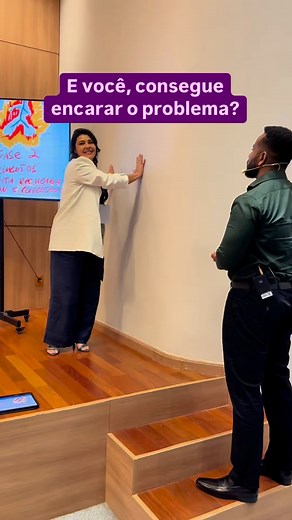 10K views · 113 reactions | Acompanhe um trecho da nossa imersão “Reinando nos Palcos”. E você, consegue enfrentar o público? E se você quer fazer parte da próxima turma, comente a palavra “REINANDO” e venha destravar também! #destravar #desafio #comunicação #controle #oratoria | Criis Duff | Facebook