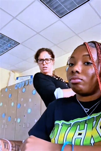 I never expected the teacher to be so humorous 😂🤣😆#teacher#funny#school #funnymoments #fyp#viral#usa