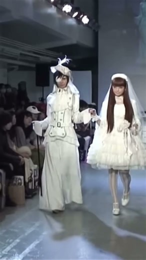 𝓛𝓸𝓵𝓲𝓽𝓪 𝓯𝓪𝓼𝓱𝓲𝓸𝓷♥︎˃̶͈◡˂̶͈