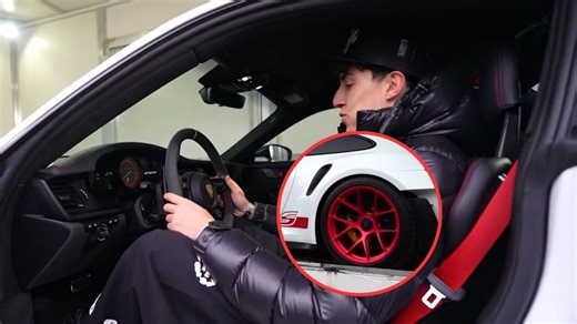 Así es el nuevo coche de Plex: un deportivo de 525 CV que, según sus amigos, parece un auténtico Hot Wheels