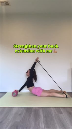 Flexersize - Taking you from stuck to flexible ✨ on Instagram: "✨When your flexibility is supported by strength ….✨ It’s 👩🏽‍🍳🤌🏽💋 There’s something so energizing about back bend conditioning after the fact! LOL I totally forgot to film the band set up! So here are some set up cues for you! 1️⃣ Loops attach to one foot and the opposite hand with the band behind you! 2️⃣ Then wrap the slack part of the band around the other foot to create more band tension This will give you more assistance i