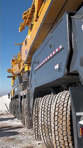 The only wheeled crane with a snow-resistant anti-skid mode