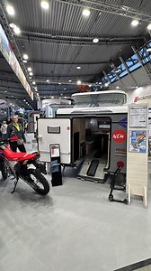 Mini Freestyle 300 Racing Edition . 442(330)x202x198(233) cm 2 posti 💺 1200 kg (794 kg in ordine di marcia) Prezzo a partire da: 24.560 € . #camper #camperonline #caravan #MiniFreestyle #freestyle #karavan #vanlife #cmt25 #stuttgart | Camperonline viaggi in camper di qualità