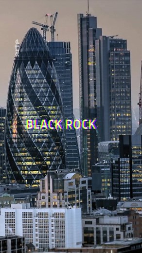 Personne ne possède plus d’argent que #BlackRock, le gestionnaire d’actifs le plus puissant au monde avec 6000 milliards de dollars américains passés, soit plus de deux fois le PIB de la France. Sociétés, gouvernements, banques centrales : il étend son influence partout. Et sur nous ⁉👥 👉 arte.app.link/Blackrock | ARTE Info