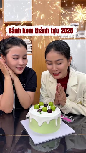 Bánh kem thành tựu 2025: Thông điệp và nước kiềm