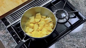 Hello. It is the beginning of Apple season here and I of course enjoy many things made with apples. Here is one from when I was young. I hope you enjoy this with your family and friends. Have a good day. Be well. -JP | Jacques Pépin