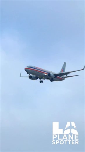 American Airlines flight 2177 arriving at Los Angeles International Airport (LAX) from Dallas/Fort Worth International Airport (DFW) on a Boeing 737-823 (N921NN), wearing the Retro Livery, on November 1, 2025. #AmericanAirlines #AA2177 #Boeing737 #Boeing737800 #N921NN #RetroLivery #LosAngelesAirport #DallasFortWorthAirport #DFWtoLAX #AvGeek #PlaneSpotting #AviationPhotography #AviationLovers #PlanesOfInstagram #AirportSpotting #FlightRadar #AirplaneMode #FlightTracking #AirlineEnthusiast | LApla