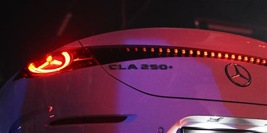 405K views · 52 reactions | To nasz spot przygotowany na AFF American Film Festival  W roli głównej - nowy Mercedes-Benz CLA 朗 Dynamiczny, pewny siebie, gotowy na filmowe premiery! My jesteśmy zachwyceni. A Wy - jak oceniacie?  | Mercedes-Benz Grupa Wróbel | Facebook