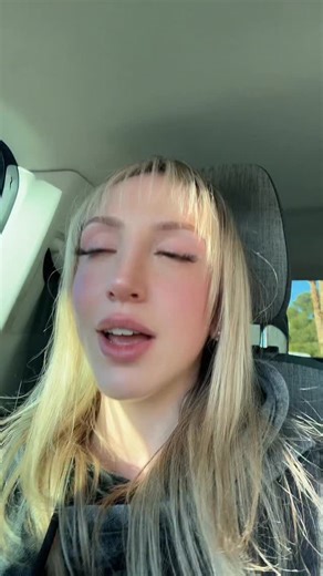 Justpeechi on Instagram: "Do you like head scratches?"