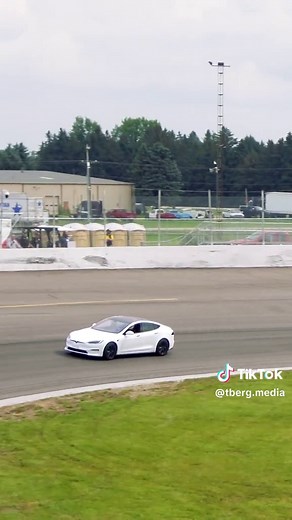 Nothing like watching a GTR chase a Tesla Plaid!!! 👀🏁 #spectatordrags #owossospeedway #runwhatyoubrung #tesla #teslacheck #teslatok #gtr #dragrace #nascar #builtnotbought #fyp