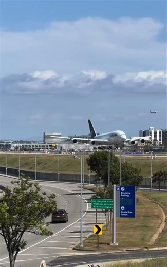 Lufthansa Airbus A380-800, the world's largest passenger aircraft smooth landing 🛬