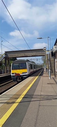 FAREWELL CLASS 321! The Class 321 Farewell Tour Blasts Through Marks Tey 29/4/23.