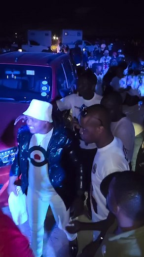 Mthandeni: Uthando Lwethu Lwaziswa Njengamanje