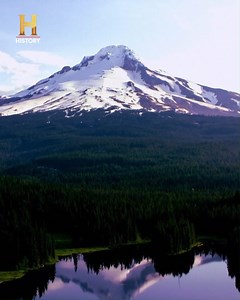 Uno de los primeros avistamientos de OVNIS modernos registrados involucró a un escuadrón completo de vehículos que parecían ingresar a un volcán. ¿Qué hay en el interior de los volcanes? | HISTORY