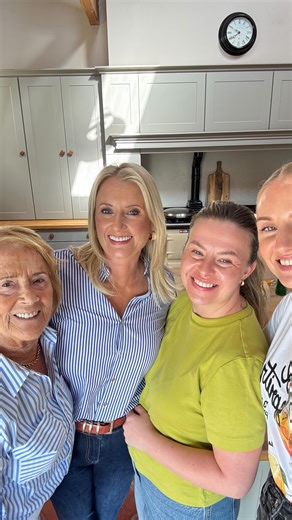 Sarah Butler | Book #5 shoot complete! 🙌🏻 what a fantastic day, surrounded by the wonderful dream team @juliadunin on photography and @only_simona for... | Instagram