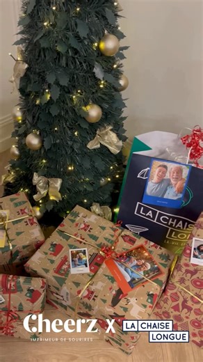 La Chaise Longue on Instagram: "🎄✨ Parce qu’un cadeau, c’est encore plus beau quand il est accompagné d’une attention. Chez La Chaise Longue, chaque cadeau raconte une histoire… Et avec @cheerzfr vous y ajoutez un souvenir, une émotion, un sourire en plus 📸💫 🎁 Jusqu’à fin décembre, pour tout achat chez La Chaise Longue (sans minimum), un flyer Cheerz vous est offert en magasin avec un code promotionnel pour prolonger la magie ! Un cadeau, une attention, un souvenir à créer. 💛 Un Noël magiqu