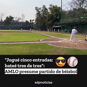 El presidente Andrés Manuel López Obrador (#AMLO) 😎⚾️ salió a jugar #beisbol la tarde de este miércoles 6 de abril, presumiendo sus habilidades de juego 🏟🇲🇽 a través de un video que compartió en redes sociales. “Jugué cinco entradas; bateé tres de tres. Un toque de bola por la raya, dos hits, produje carrera; me impulsó para anotar el general Sandoval. Sin presumir, no lucimos mal, tiramos la polilla y no hubo lesiones", escribió AMLO en la publicación. #EnUnClick📱 👉: https://bit.ly/3Jiakx