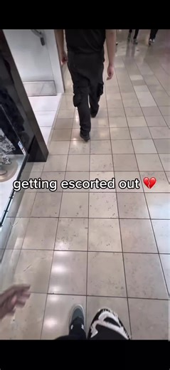 najwyżej położone jezioro na świecie to Titicaca w Peru (leży na wysokości 3810 m n.p.m.) ... najszerszym wodospadem świata jest wodospad Khone w Loasie (ma 10,8 km szerokości!) ... najszybciej pływającą rybą na świecie jest żaglica (osiąga prędkość 109 km/godz.)W Japonii, szczególnie w ruchliwych miejscach jak stacje metra w Tokio, stosuje się innowacyjne podłogi kinetyczne, które zamieniają energię kroków przechodniów w prąd. Płytki piezoelektryczne pod wpływem nacisku generują energię, zasila