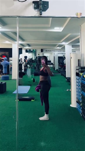 First day at the gym! Currently in Pains right now😂 • #gymvlog #gymoutfitoftheday #gymbeginner #peckysthought #gymfit