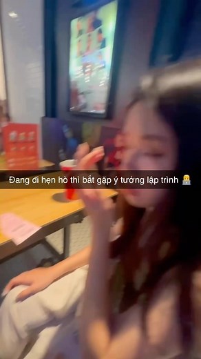 1.1K views · 16 reactions | Đang đi hẹn hò thì tìm thấy ý tưởng lập trình thú vị   Bấm Follow @cobemecoding__ ⬆️ để xem thêm nhiều tip hay nhé! #xuhuong #congnghe #coding #artificialintelligence #sinhvien #laptrinh #tech #programming #daihoc #tips | Hương Alice | Facebook